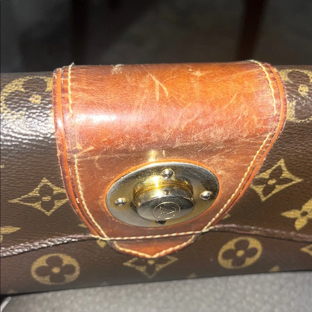 Louis Vuitton Monogram Turnlock Wallet